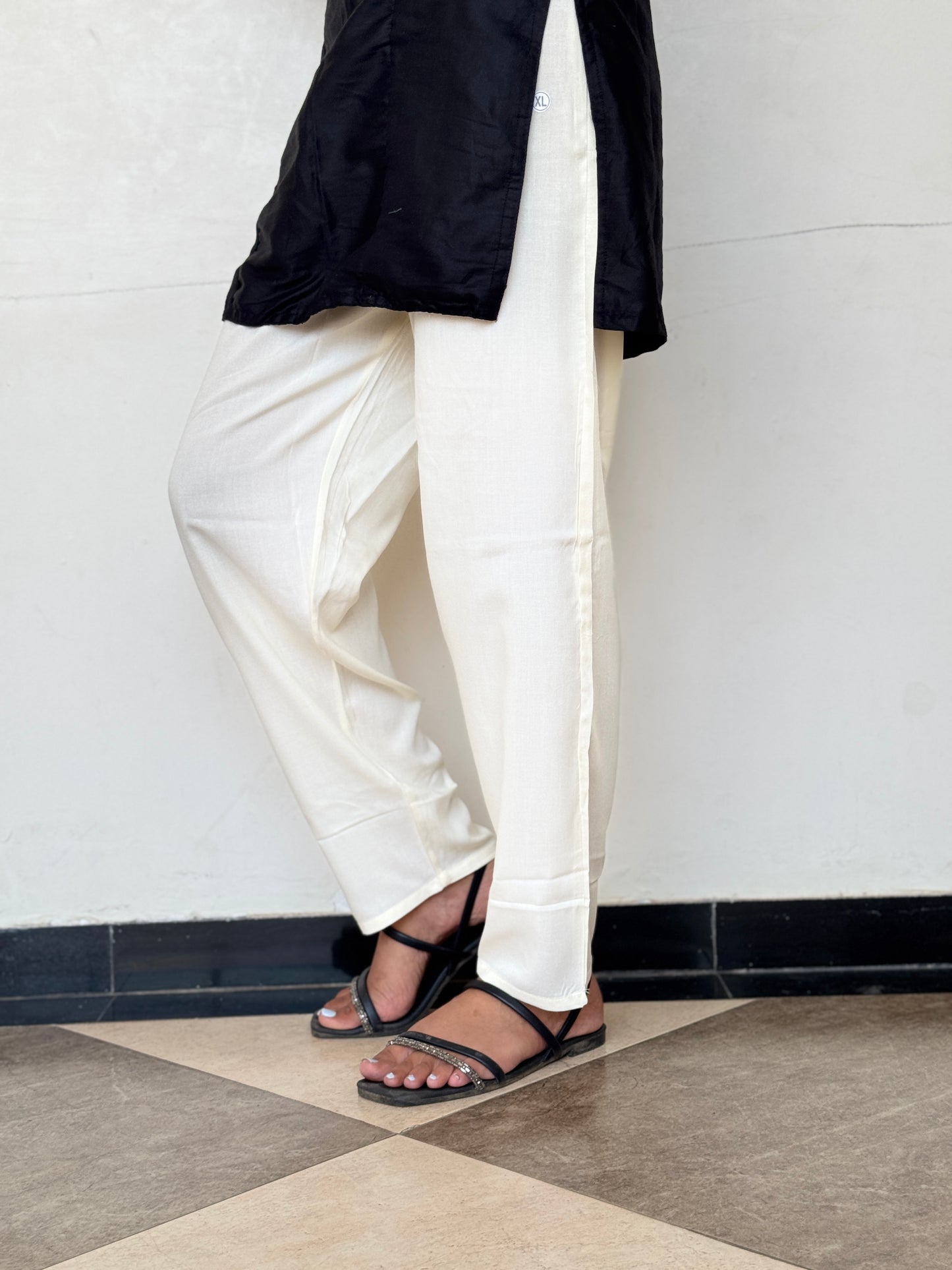 Classic White Straight Pants – Minimalist Elegance for Every Occasion