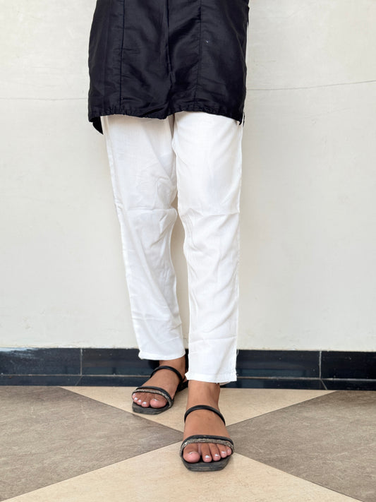 Classic White Straight Pants – Minimalist Elegance for Every Occasion